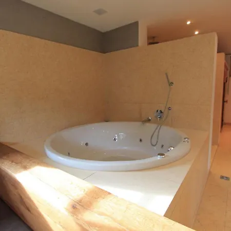 Stunningly Beautiful Chalet Peaceful Location Appartement *